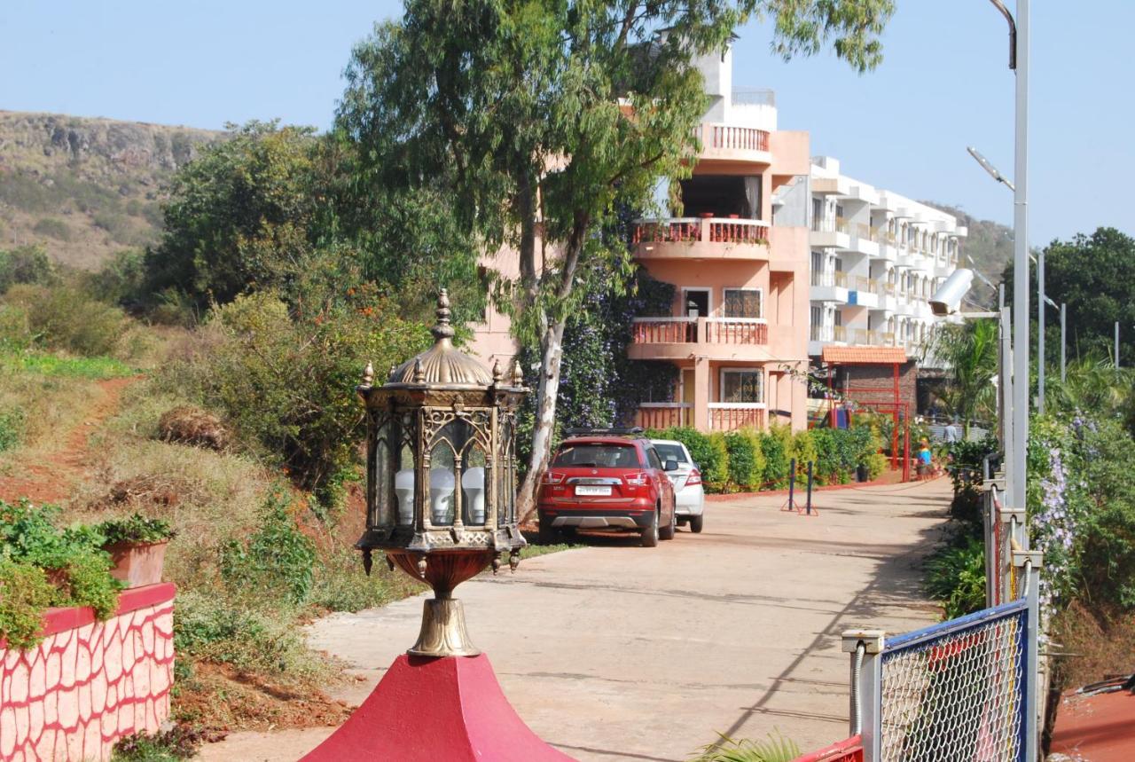Quinte Hills Residency Villa Panchgani Bagian luar foto